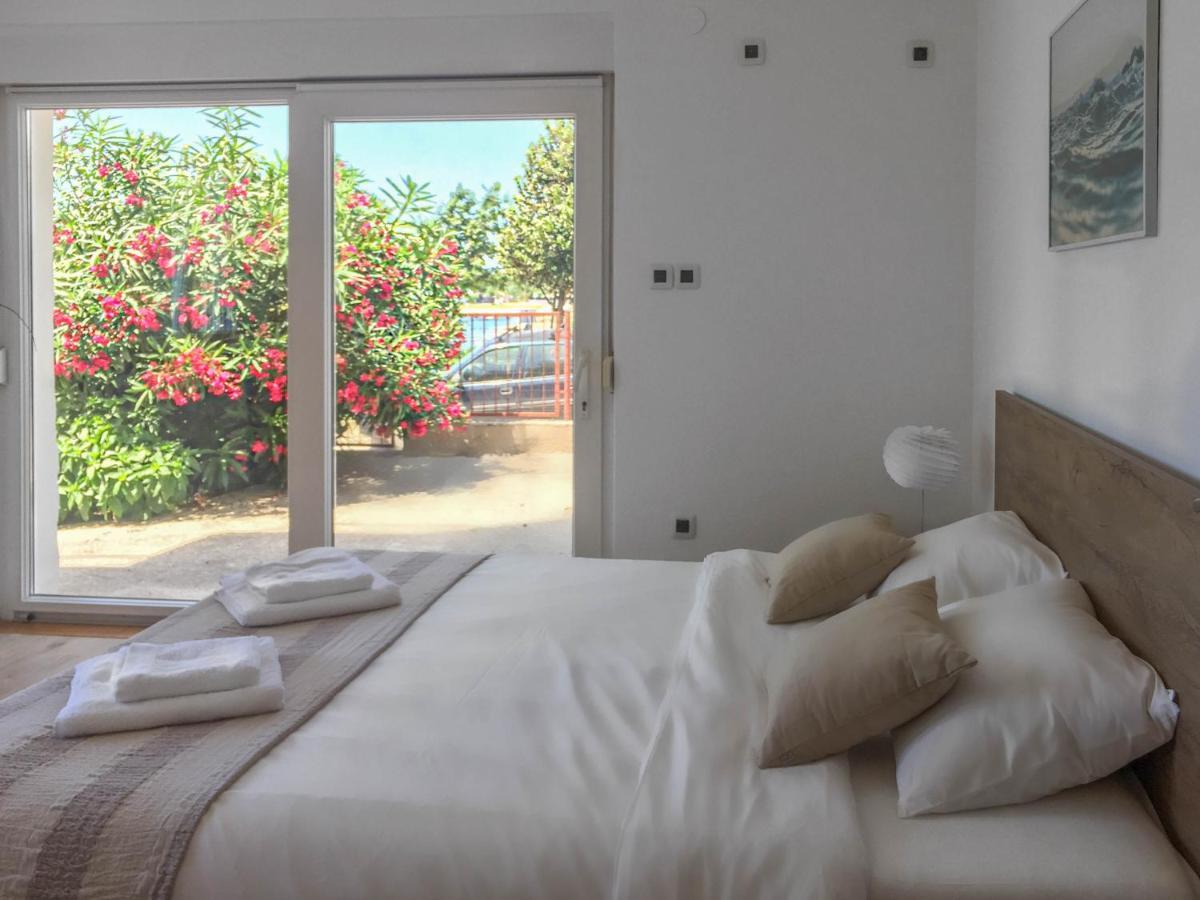 Elysium Apartment พูลา ภายนอก รูปภาพ