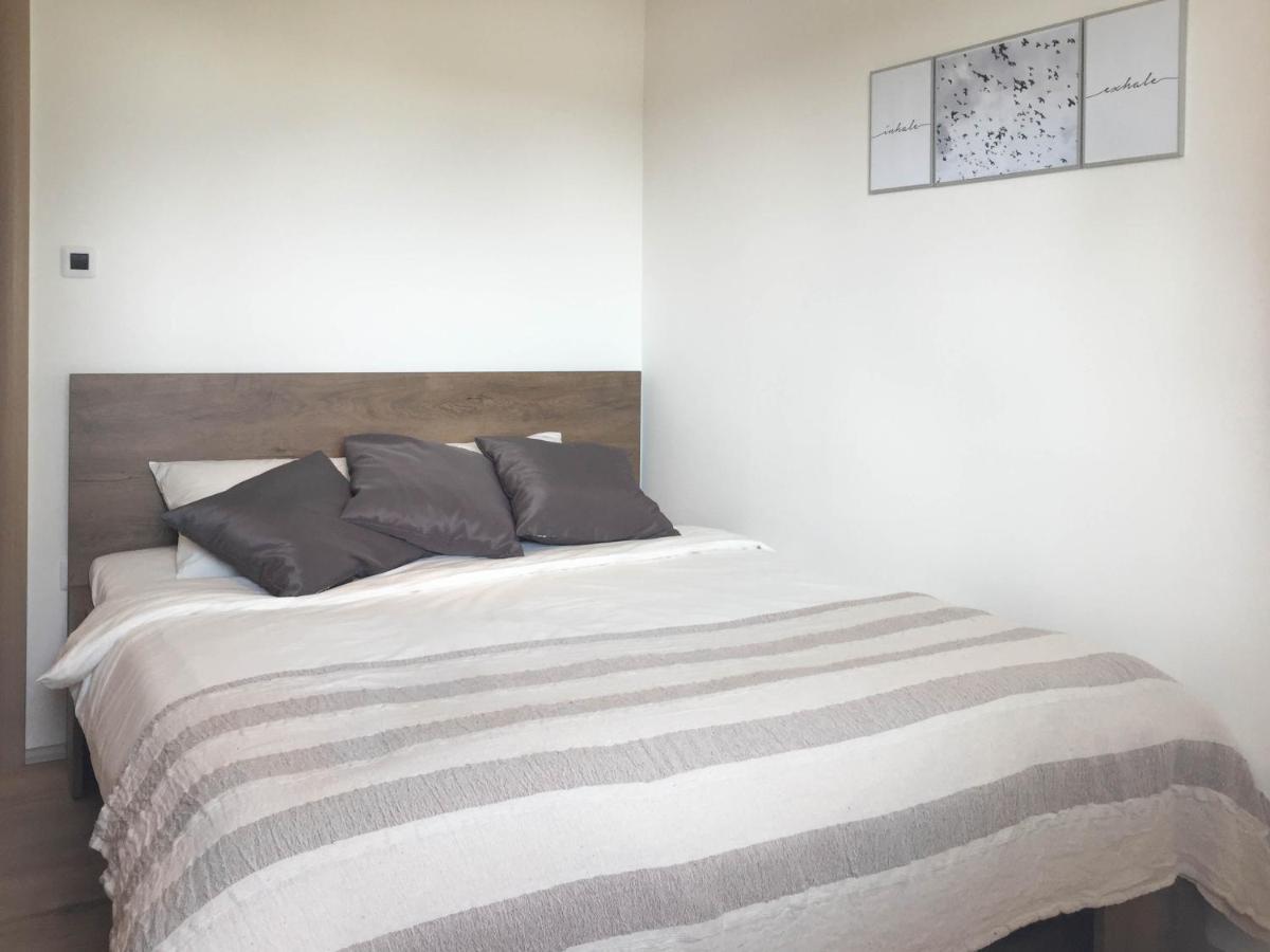 Elysium Apartment พูลา ภายนอก รูปภาพ