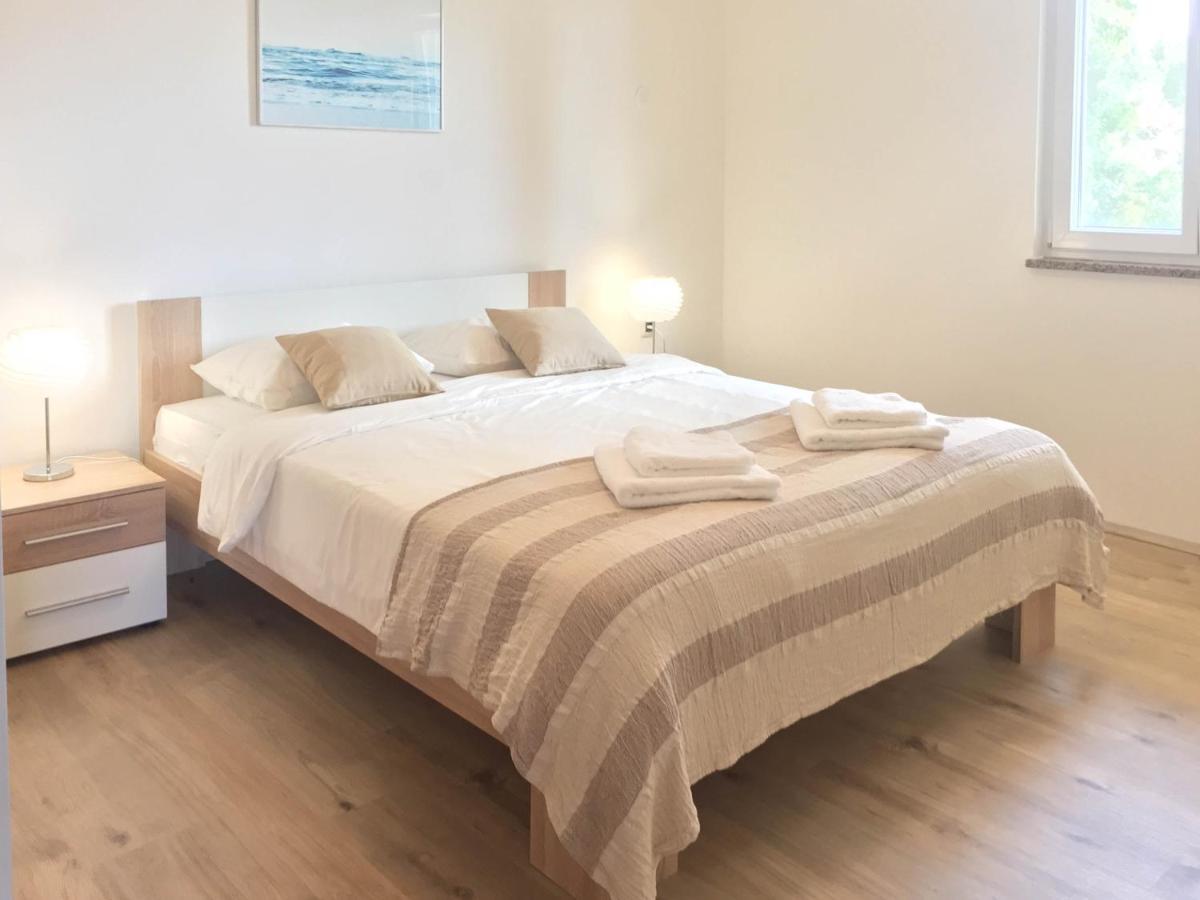 Elysium Apartment พูลา ภายนอก รูปภาพ